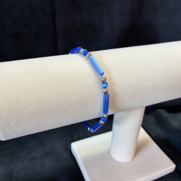 Bracelet - blue beads with stretch band. - Picture 2 of 2